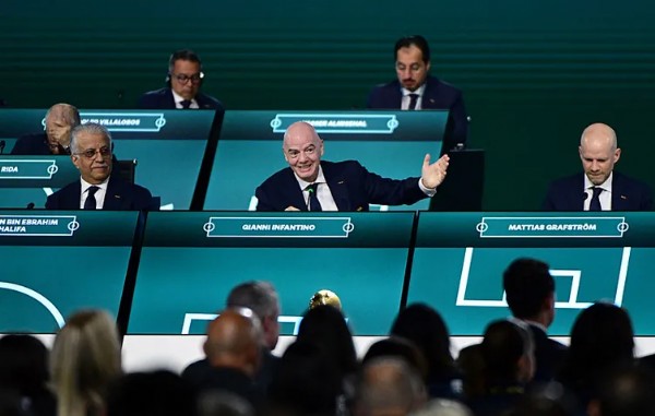 Fifa Kongresinde Tarihi Rest! Tokalaşmayı reddetti